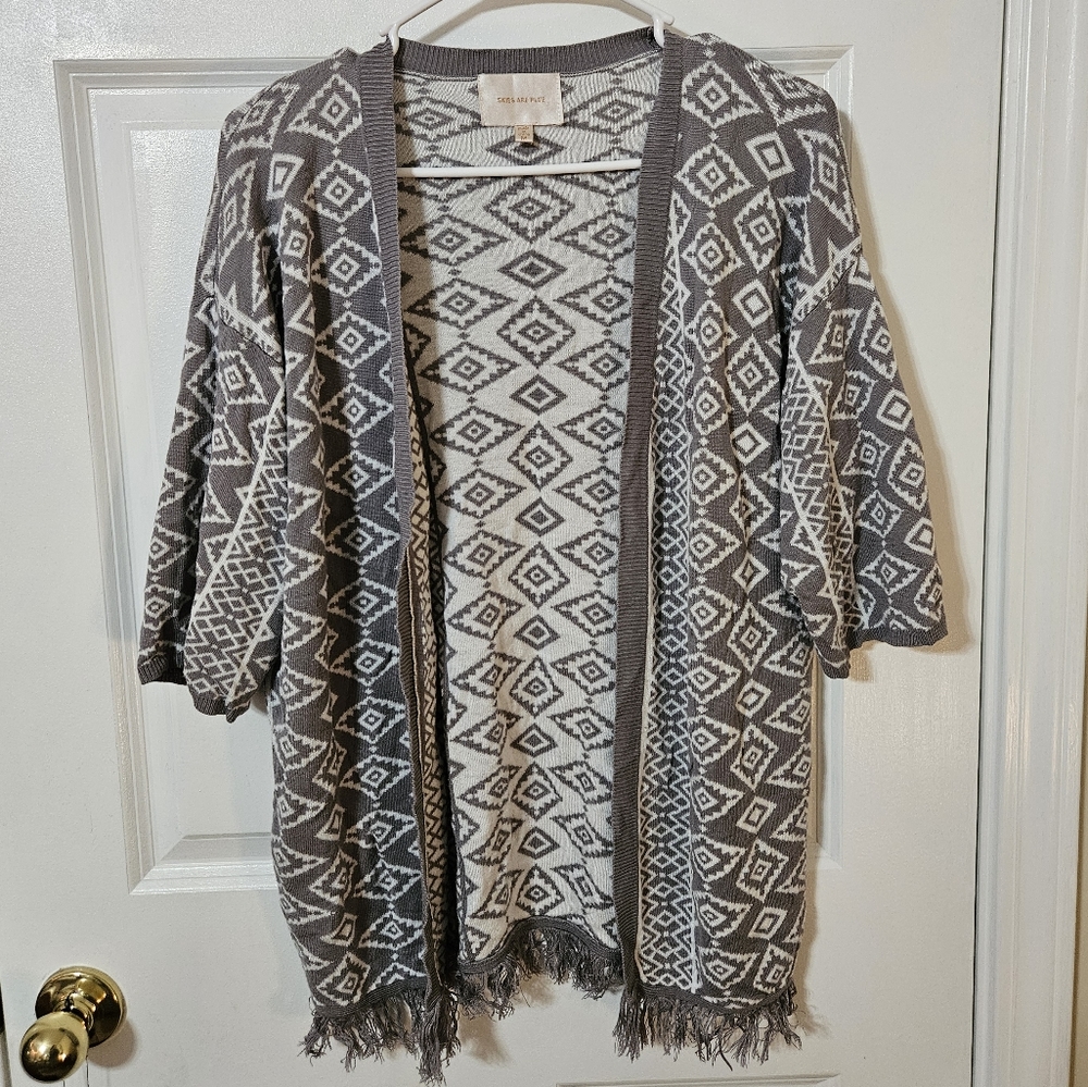 Short sleeve cardigan with fringed bottom